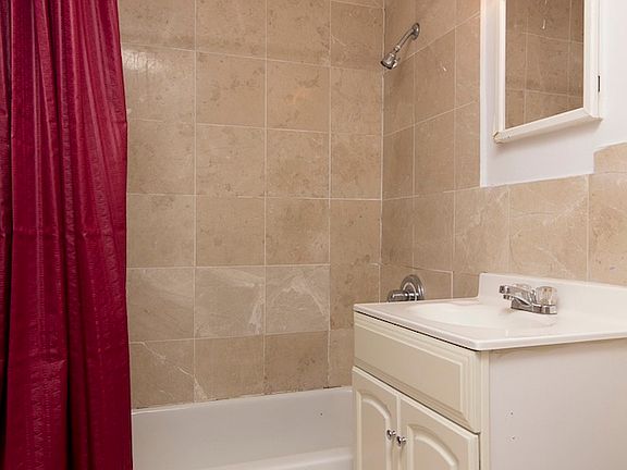 3rd image of 332 W 47th St APT 1A