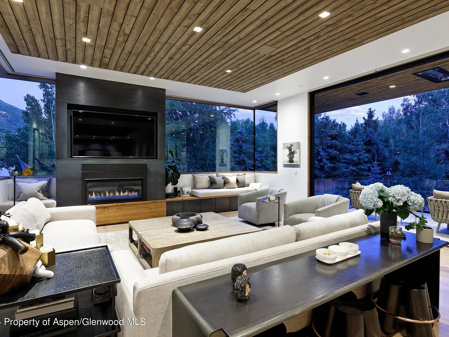 4 bed, 4.5 bath, 3408 sqft, $110,000 — Photo 4