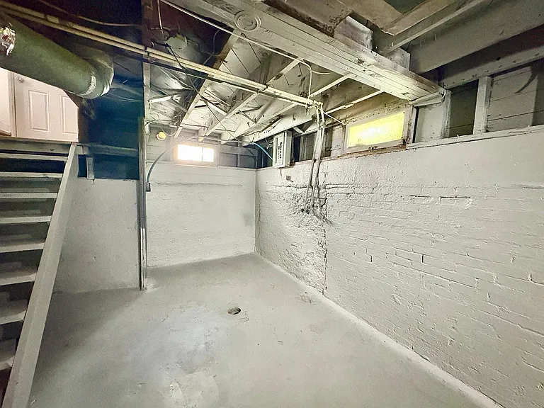 1034 Huey St — Photo 11