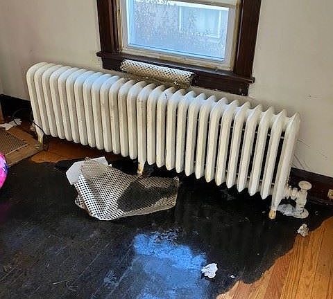 5th image of 285 Decker Ave