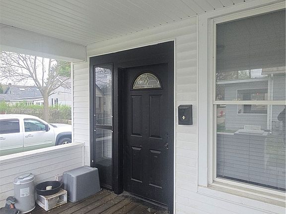 5th image of 225 E Clay St