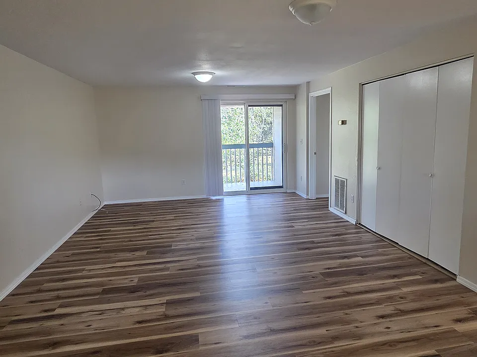 30 Dion Ct #4