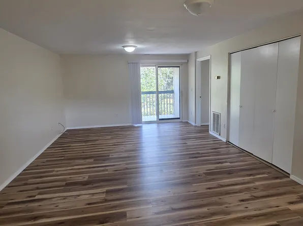 30 Dion Ct APT 4, Ashland, OR 97539