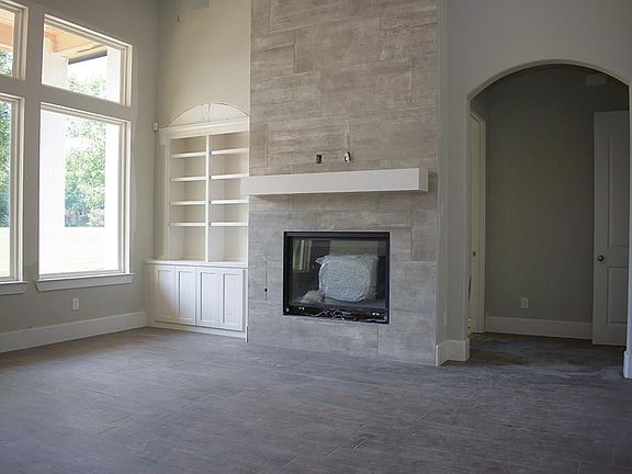 3rd image of 1403 Southern Hills Dr