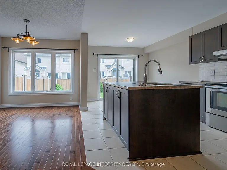 71 Fallengale Cres — Photo 6