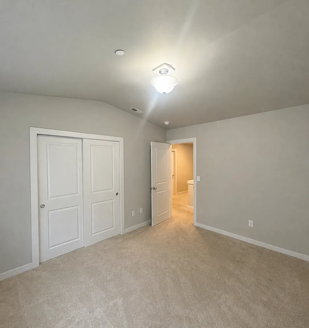 6 bed, 2920 sqft, $999 — Photo 4