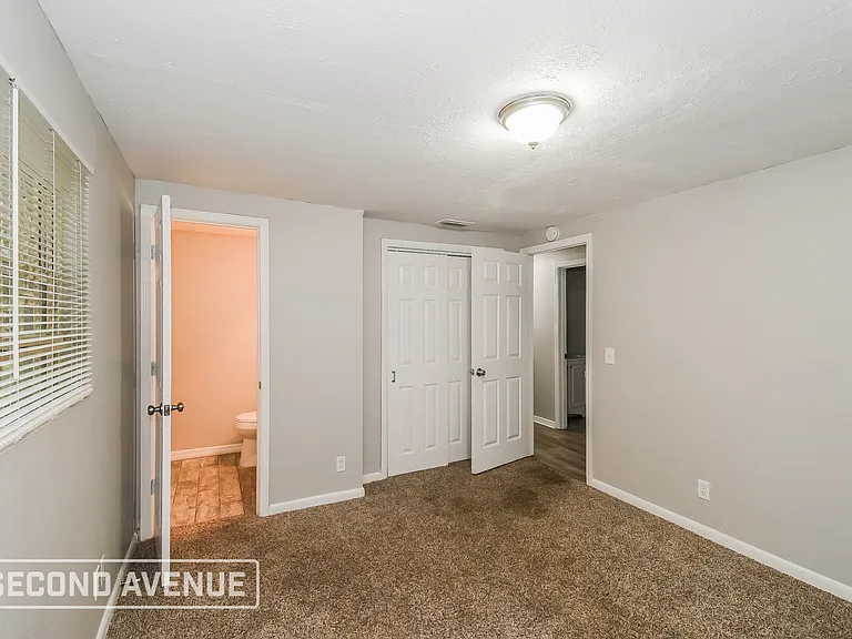 2230 W 11th St — Photo 11