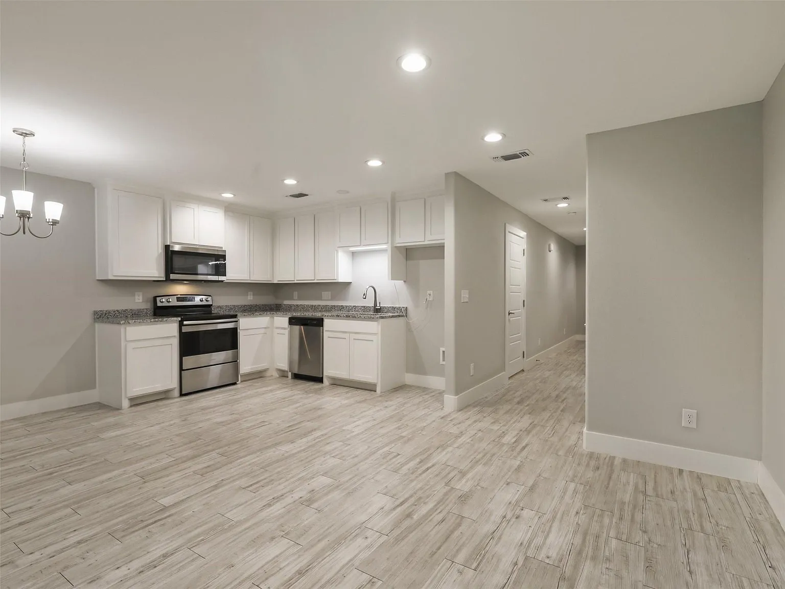 3 bed, 2.5 bath, 1450 sqft, $1,450 — Photo 2