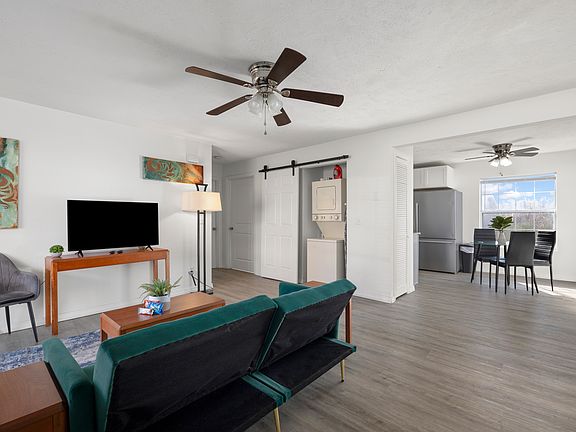 5th image of 301 Twin Oaks #301