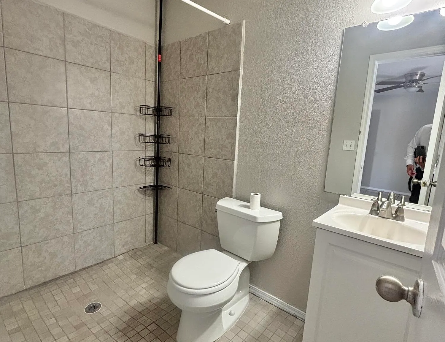 3 bed, 2.0 bath, 1328 sqft, $1,600 — Photo 4