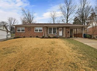 4700 Blackhawk Dr, Saint Louis, MO 63123