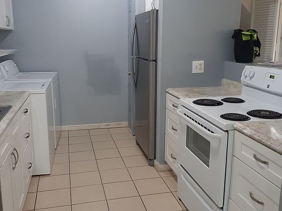 4th image of 1174 E Candlenut Ln #1174
