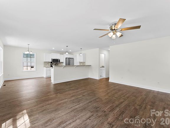 3rd image of 108 W Iowa Ave