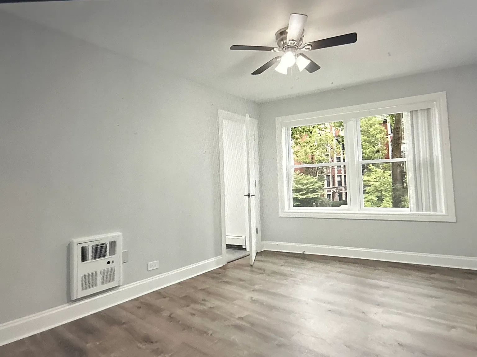3 bed, 980 sqft, $3,000 — Photo 2