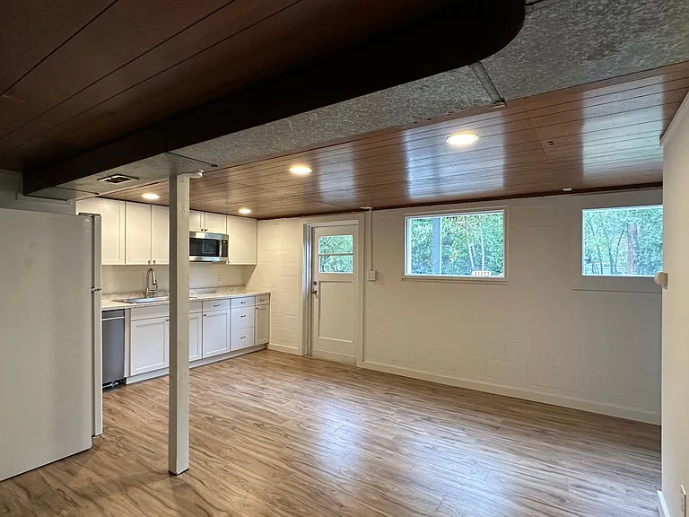 1648 Higgins Rd SE #C — Photo 2