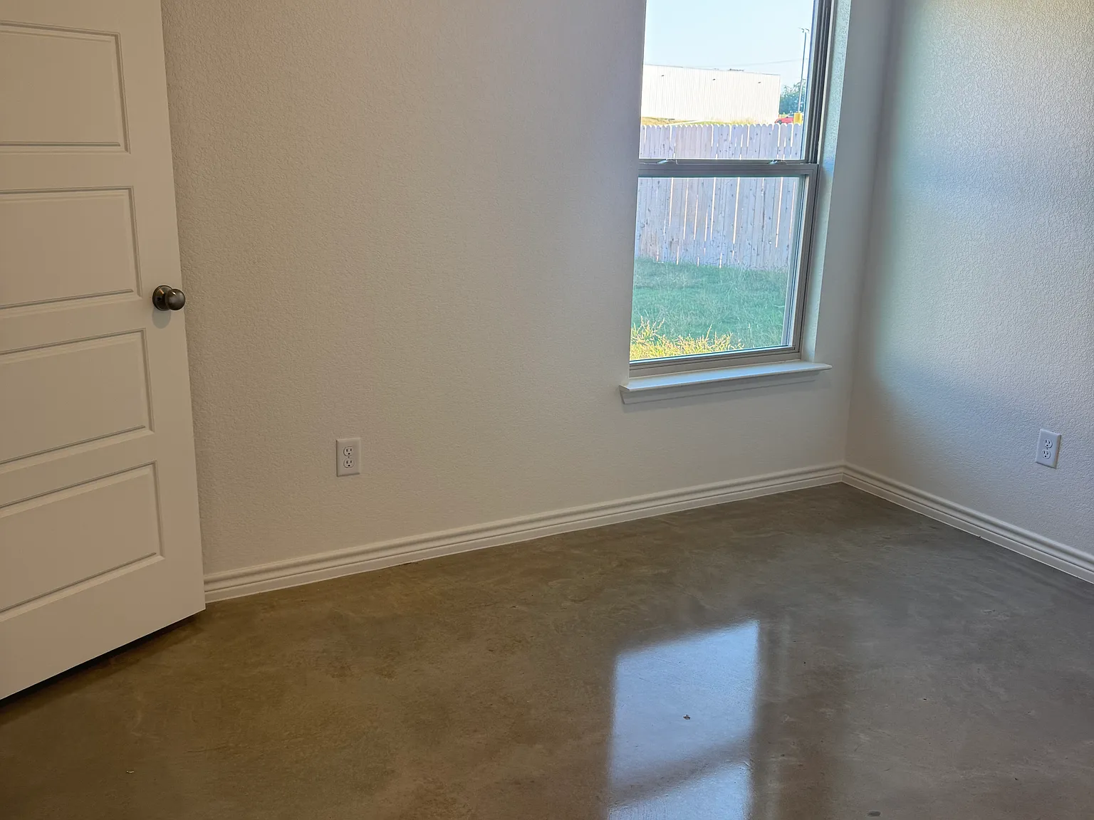 1109 Lindsey Dr — Photo 4