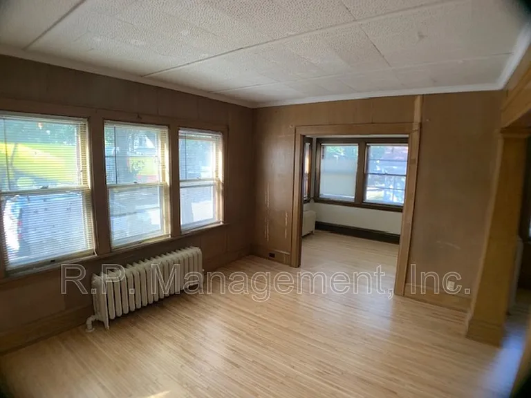 1434 W 32nd St #1 — Photo 8