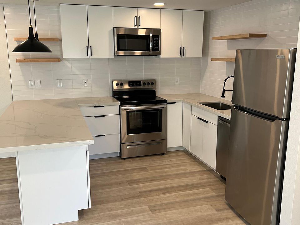 Tiled backsplash. This unit has floating island (not pictured)