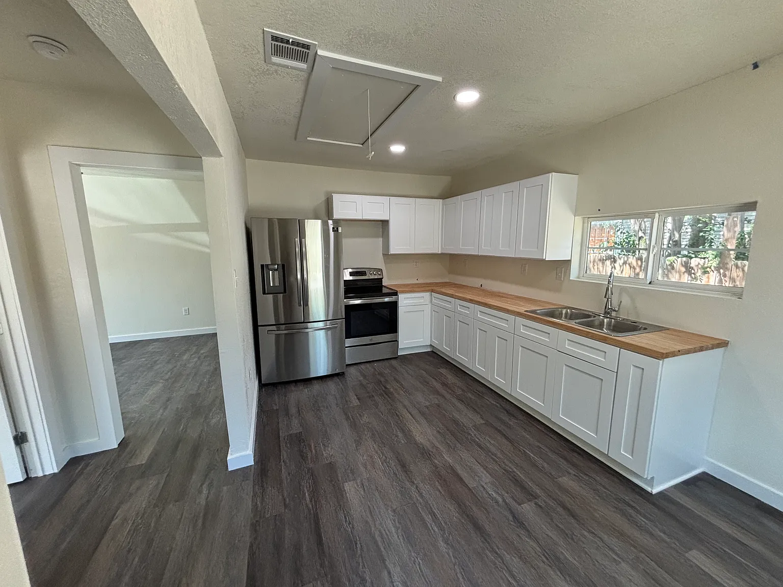 2 bed, 870 sqft, $1,250 — Photo 2