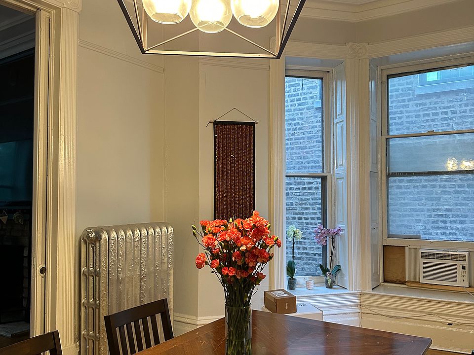 1st image of 1937 W Schiller St Floor 2