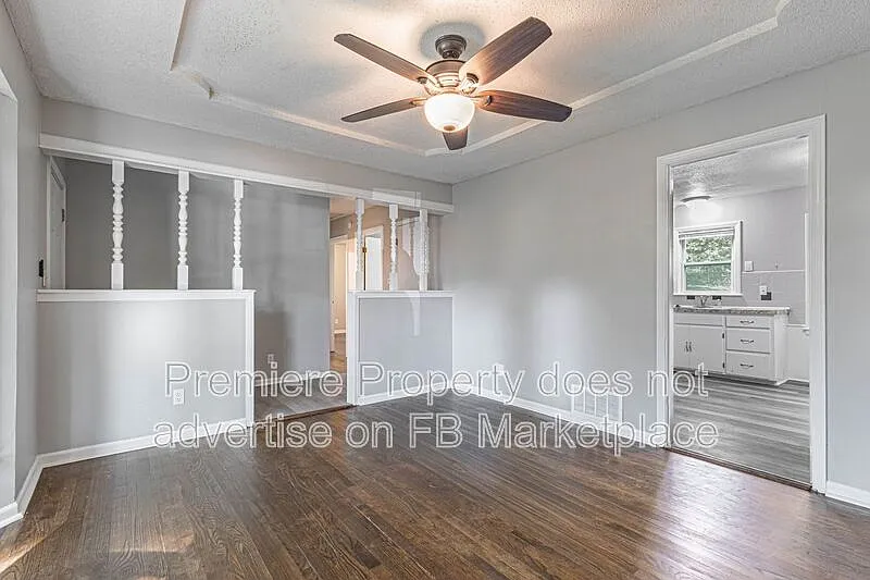 3 bed, 1.0 bath, 876 sqft, $1,295 — Photo 3