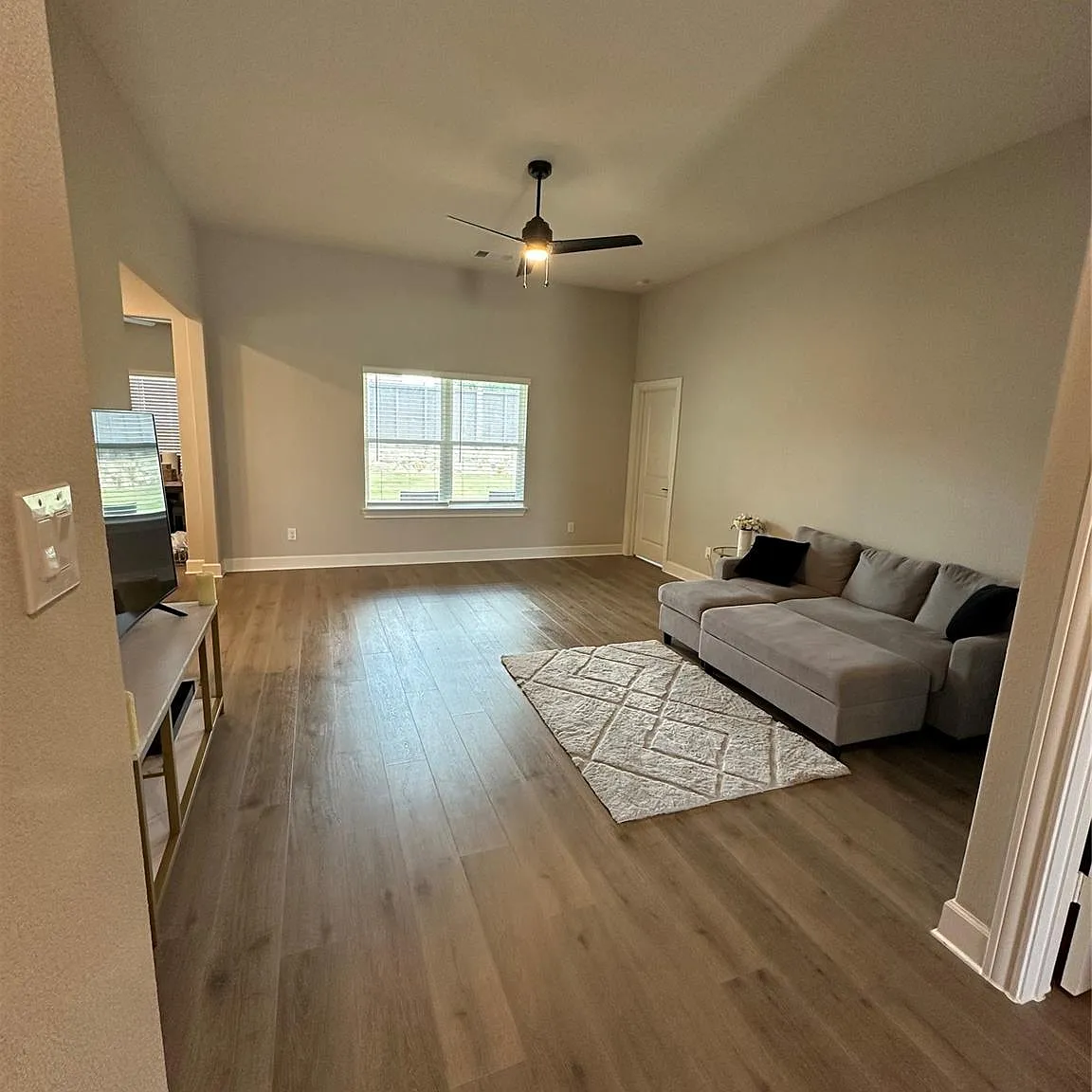 3 bed, 1615 sqft, $2,595 — Photo 4