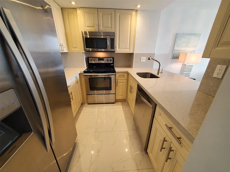 3031 N Ocean Blvd #708 — Photo 6