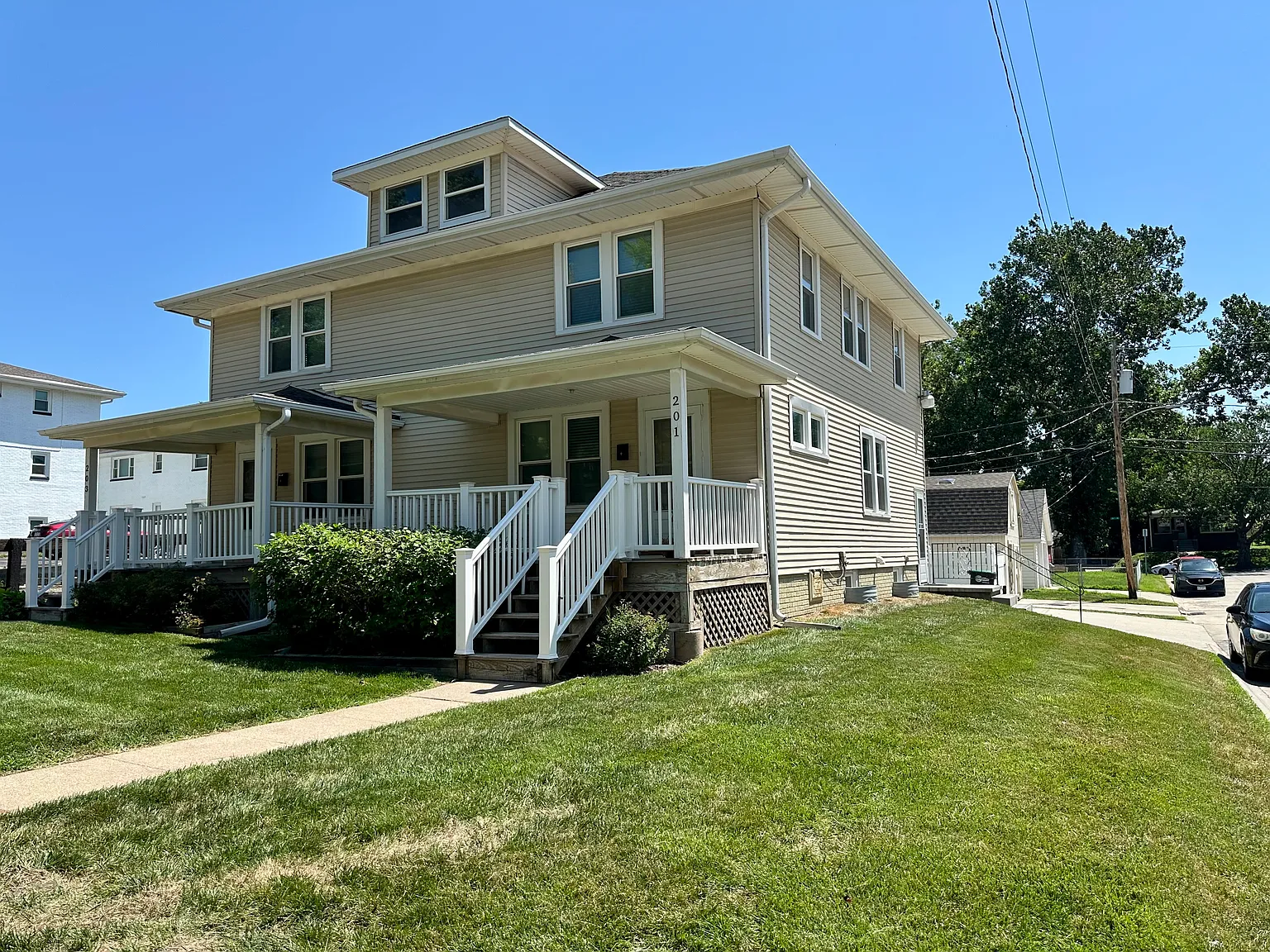 3 bed, 1350 sqft, $1,700 — Photo 2
