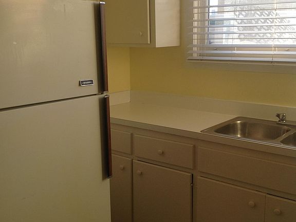 4th image of 425 University Ave APT 9