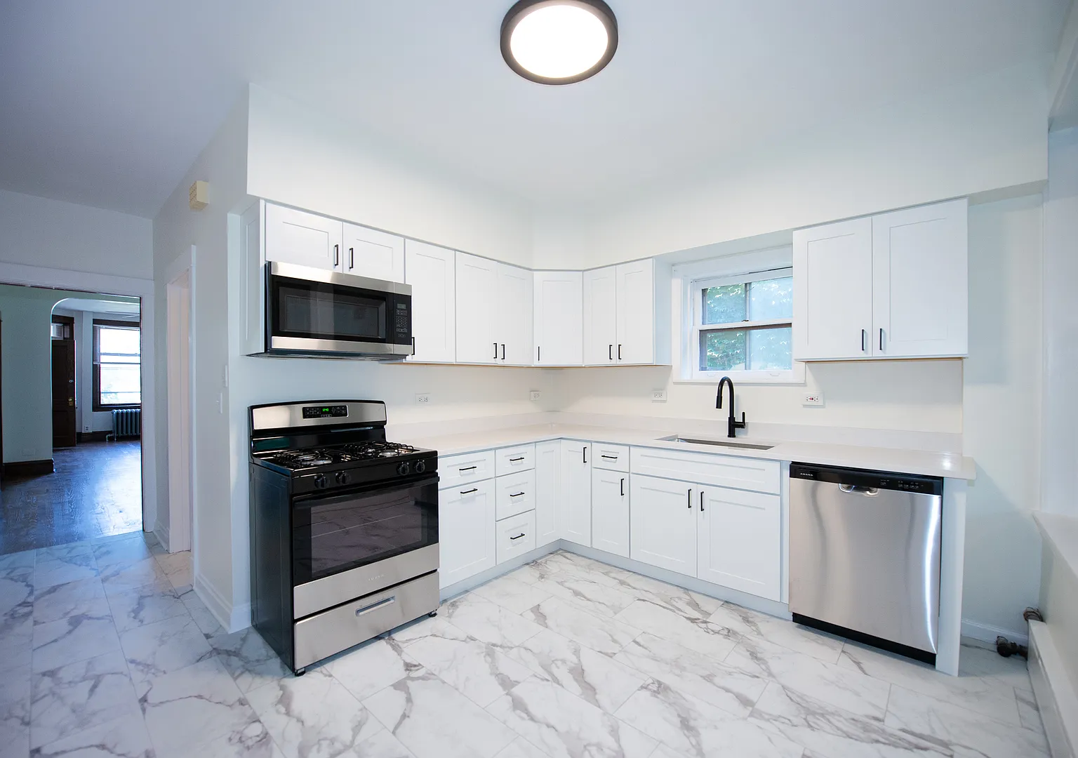 2 bed, 1100 sqft, $2,000 — Photo 3