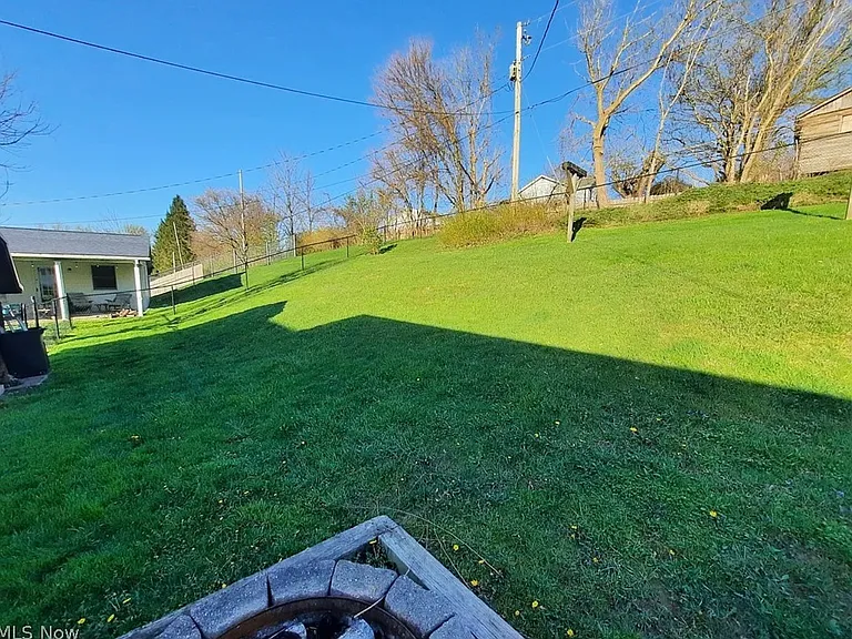 129 Westview Dr — Photo 3
