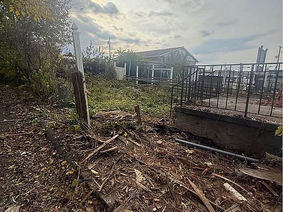 4th image of 18 Murray Ave