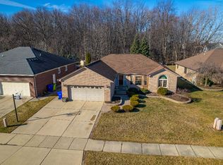 34151 Rambling Dr S, Fraser, MI 48026