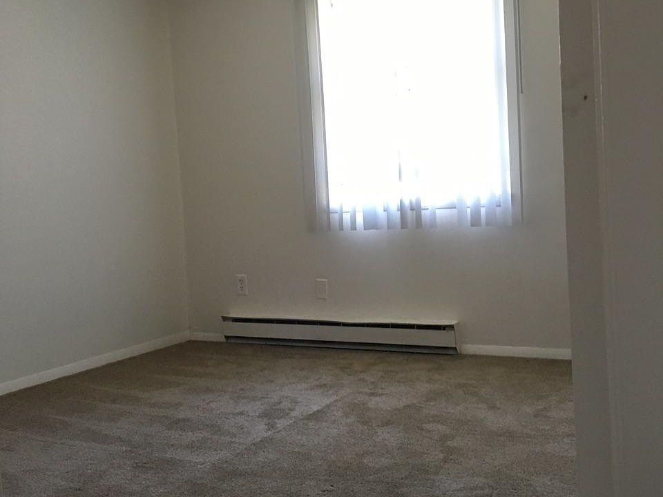 2nd image of 25 Franklin St #3