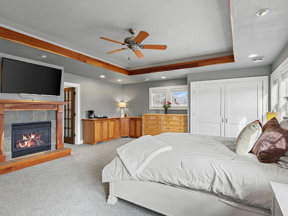 1st image of 155 Prairie Ave