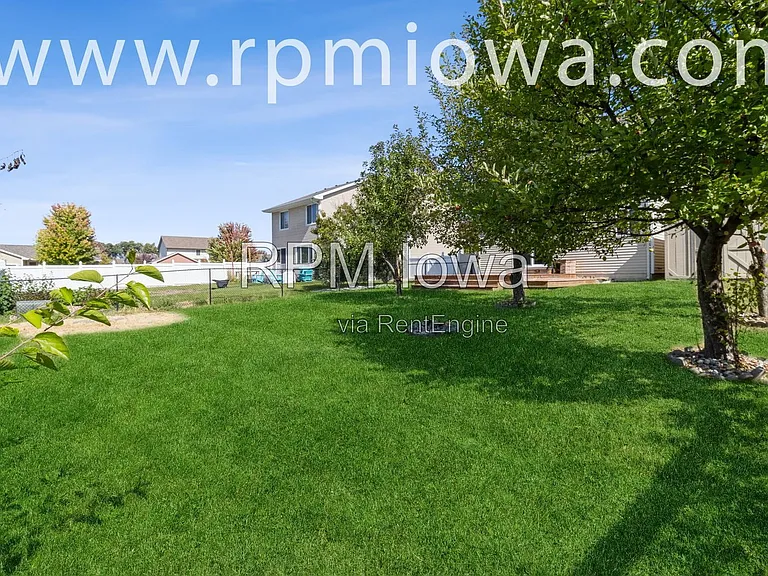 770 SE Harper Dr — Photo 15