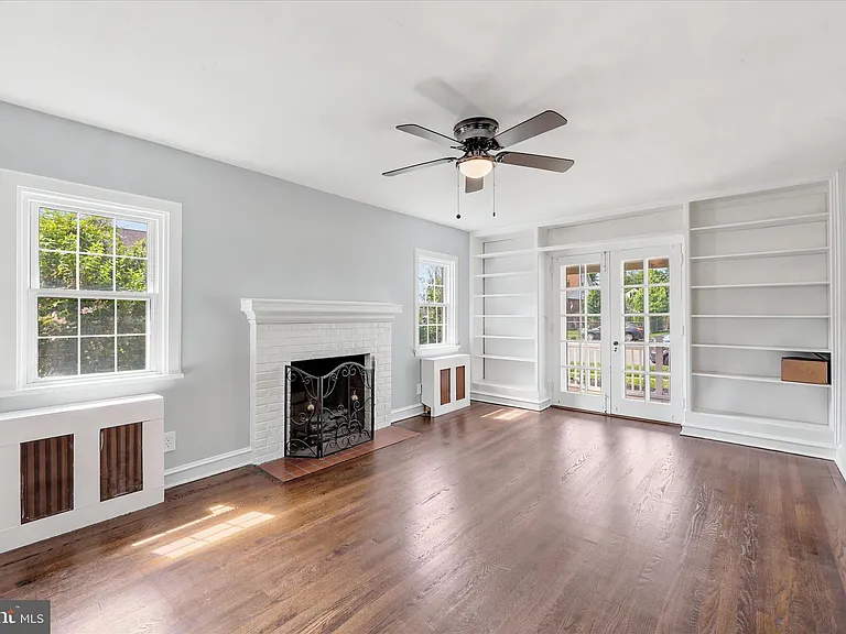 203 Commonwealth Ave — Photo 4
