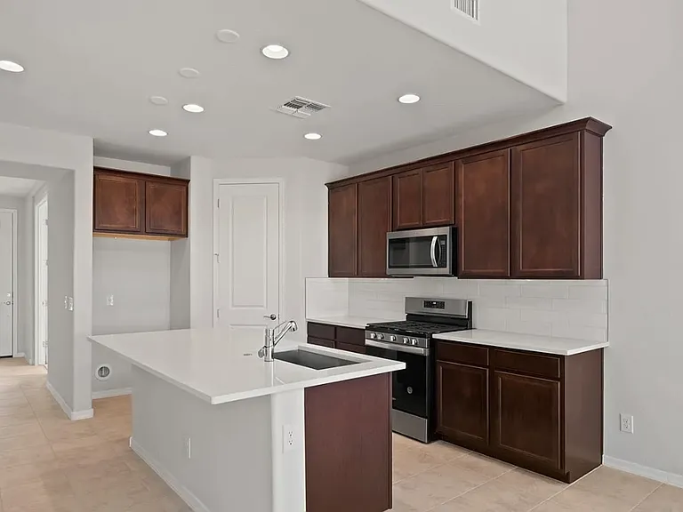 32325 N Vernal Ln — Photo 9