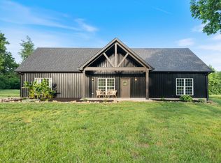 1027 Lockridge Ln, Ashland City, TN 37015