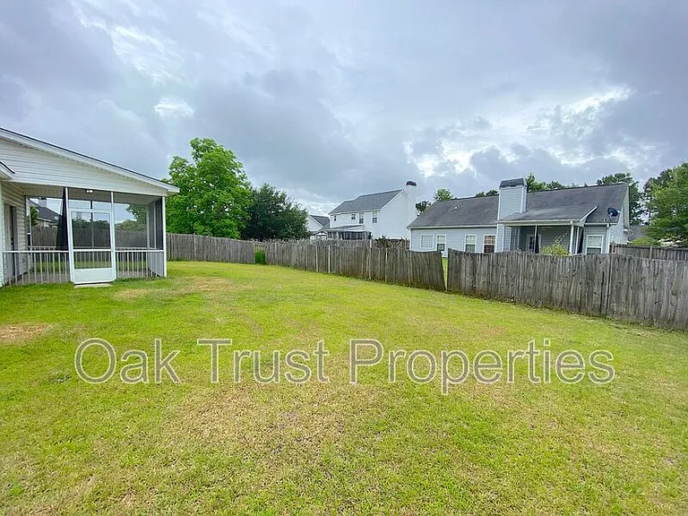 119 Speer St — Photo 16