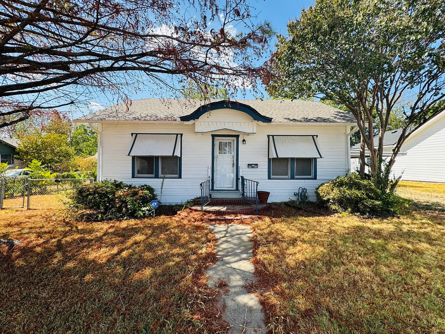 Super Darling Home in the Downtown Historic District of Mesquite! — Photo 1