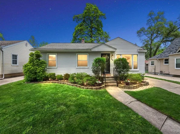 246 Massoit St, Clawson, MI 48017