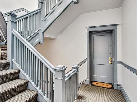 4th image of 601 W Wellington Ave #2A