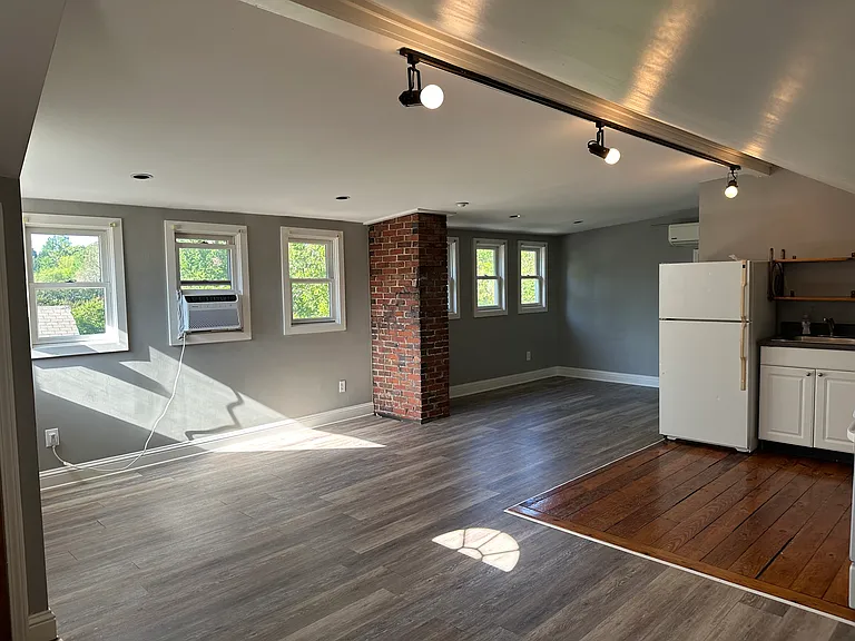 630 Memorial Dr SE — Photo 2