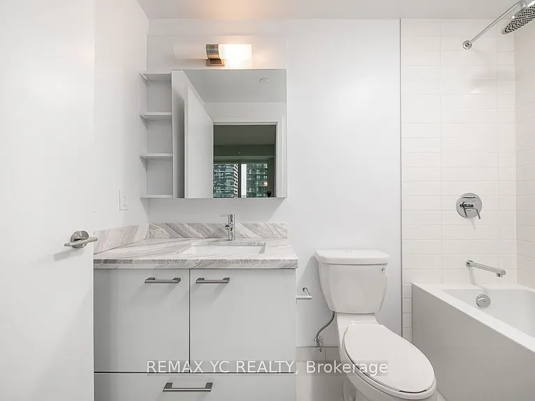 2221 Yonge St #1201 — Photo 13