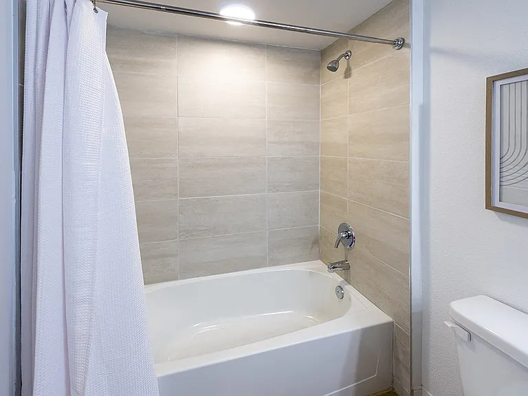 Resia Ten Oaks — Photo 12