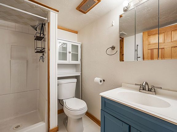4th image of 1004 E Welby Ave