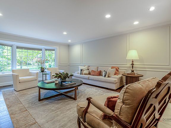 4th image of 883 Oak Dr