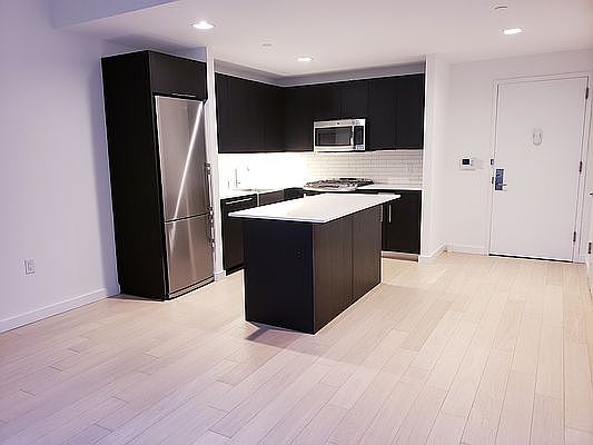 1st image of 535 W 43rd St APT S15d