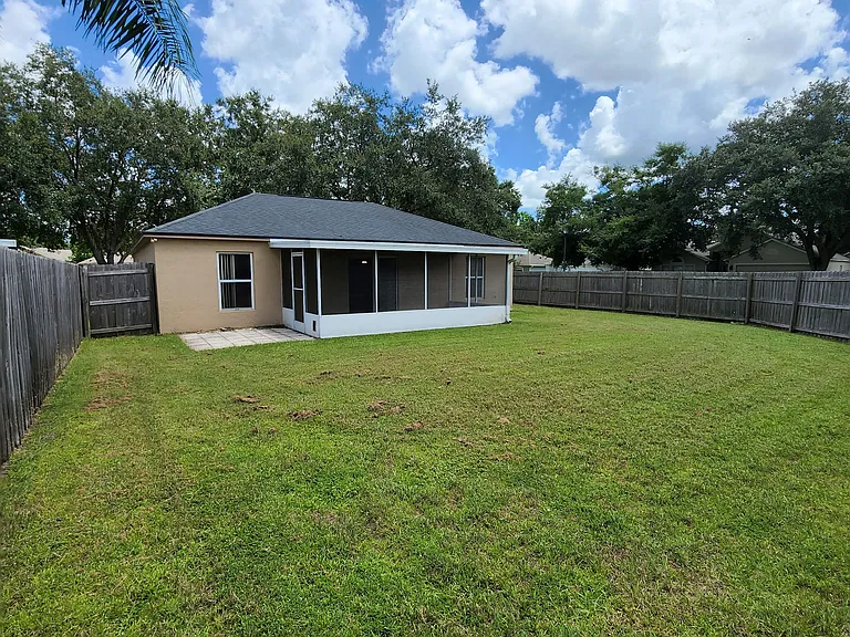 4100 Mendenwood Ln — Photo 4